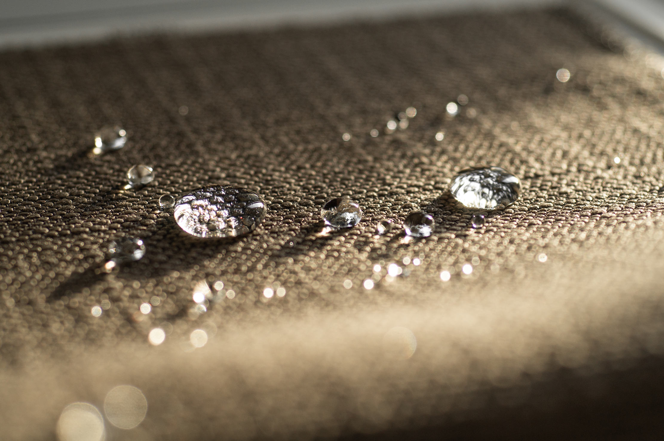 Водовідштовхувальні тканини Water Repellent: переваги додаткової обробки матеріалів